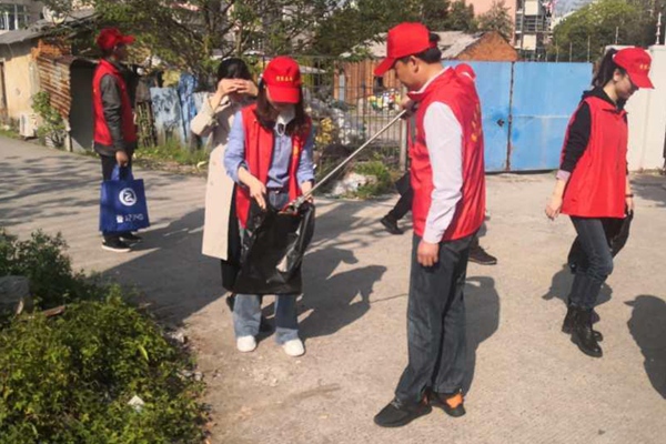 秋浦街道湖心社區黨委聯合共建單位開展“防疫有我，愛衛同行?? 主題黨日活動.jpg