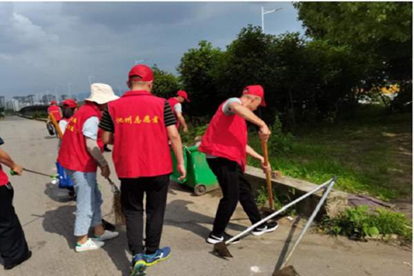 杏花村街道城西社區(qū)黨委：黨建帶創(chuàng)建 助力整治人居環(huán)境_.jpg