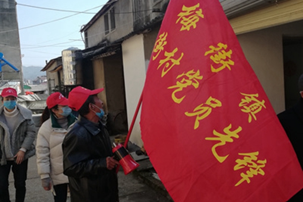 池州市貴池區梅街鎮黨員先鋒隊在行動_副本.jpg 池州市貴池區梅街鎮黨員先鋒隊在行動_副本.jpg