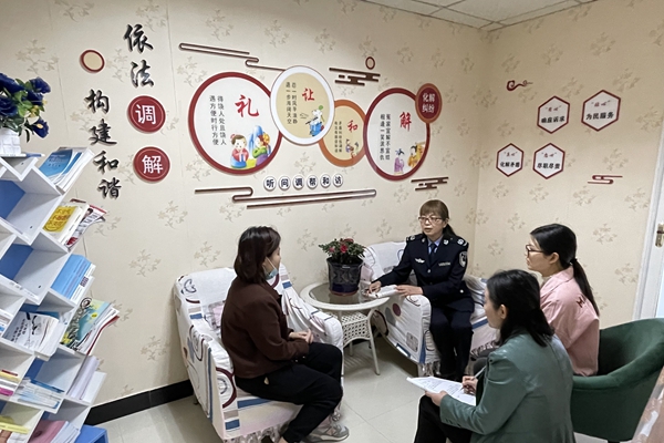 錢姐工作室開展鄰里糾紛調解工作_副本.jpg 錢姐工作室開展鄰里糾紛調解工作_副本.jpg